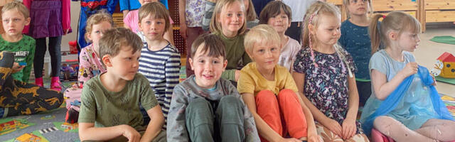 Emad kaitsevad lapsi ja hoolitsevad nende eest