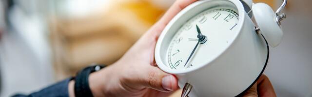 LUGEJA KÜSIB | Kas kellakeeramise tõttu tekkinud lisatunni eest peab maksma töötasu?