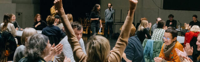 Etenduskunstis lõhutakse ja kehtestatakse neljandat seina ning kutsutakse mängima