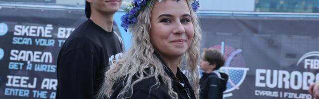 FOTOD JA VIDEO RIIAST | Tuhanded Eesti korvpallifännid läksid omasid toetama rongkäiguga