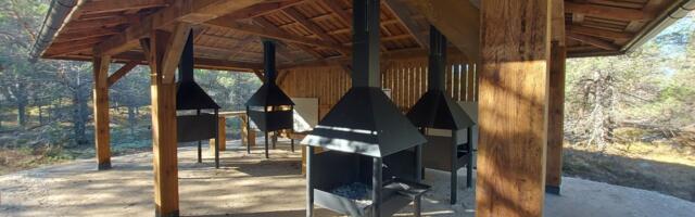 Ainulaadne Eestis: RMK ehitas Lepaaugu lõkkekohta esimese ühisgrilliala