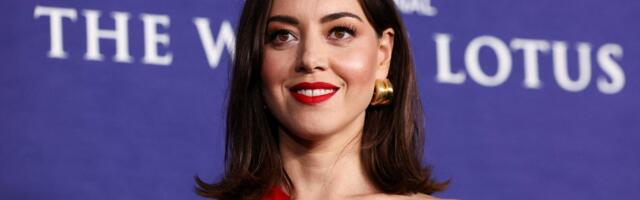 KLÕPS | Aubrey Plaza näitas sotsiaalmeedias kasvavat beebikõhtu