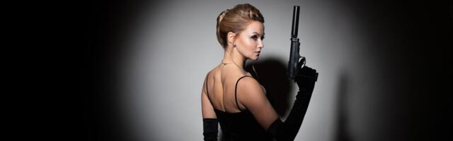 SAATUSLIK NAINE ⟩ Ehtedisainer, kes võrgutas NATO juhte, oli hoopis Vene spioon