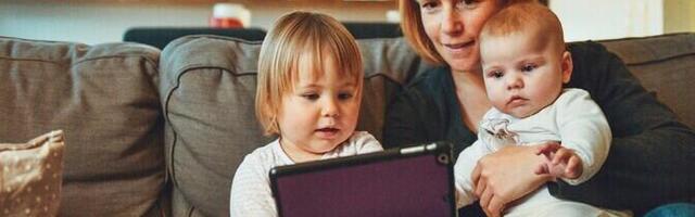 Педиатр: детям до года лучше вообще не давать гаджеты