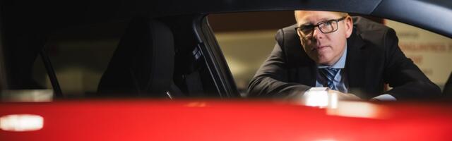 Autoturg pole taastunud, kuid päris põhjamudast on rattad lahti saadud. Müüjad veel hõisata ei julge