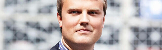 Postimehe juhi Toomas Tiiveli telefonist leiti väikese tüdruku kompromiteerivad pildid