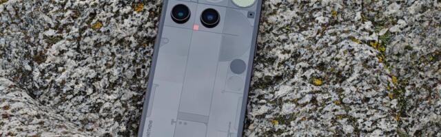 Testis Nothing Phone (3): vale hind ja toores tarkvara varjutavad unikaalsuse