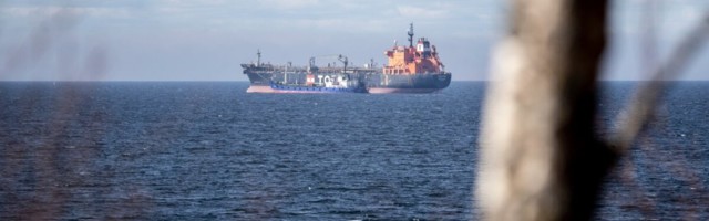 Avalikkuse surve töötab: valitsus keelas Eesti sisemerel ohtlike ainete ümberpumpamise, ent kolis laevade tankimise üksnes Tallinna kandi lahtedele