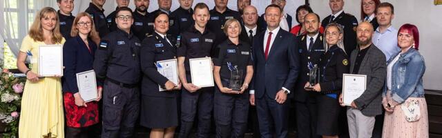 Päris­pea pääs­te­selts on aas­ta  va­ba­taht­li­k me­re­pääs­teü­hin­g