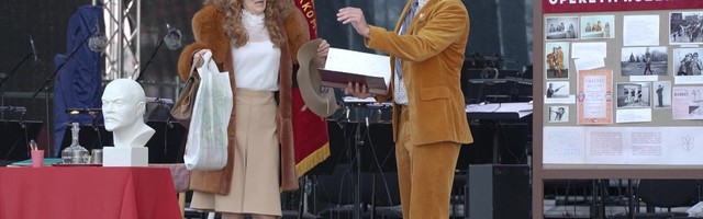 Reporter: Teater Vanemuine tähistas uut hooaega Tartu tänavatel