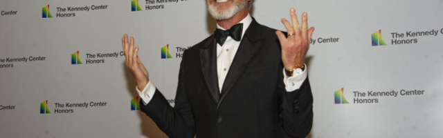 KLÕPS | Ema suust kukkunud! Pierce Brosnan tähistas pojaga kooli lõpetamist