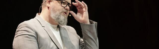 Palju räägitud röstil teravusi pildunud Genka sai vastuseks sahmaka vett pintsaku pihta