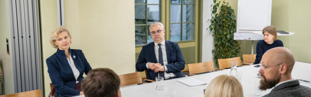 GALERII / EKRE fraktsiooni saadikud kohtusid riigikontrolör Janar Holmiga