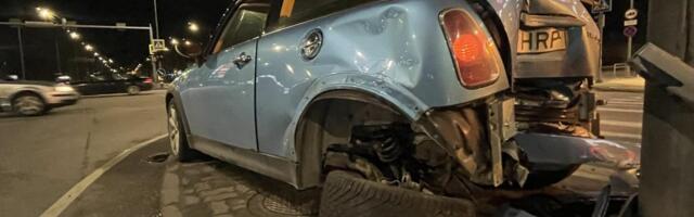 Pildid ⟩ Škoda rammis Mini Cooperit, mõlemad masinad vajasid puksiiri abi