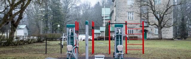 Kolme aastasele lapsele kukkus Räpina valla välijõusaalis peale raske metallist seade. Vald polnud hooldustöödeni jõudnud