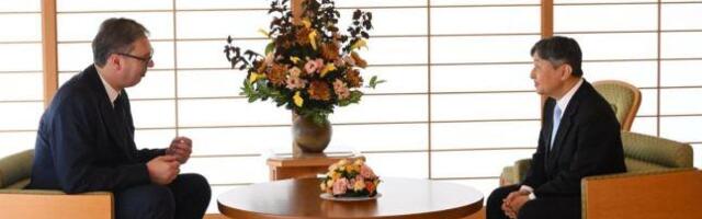 OGROMNA ČAST! CAR NARUHITO LIČNO DOČEKAO VUČIĆA U JAPANU Predsednik Srbije poručio: Ovaj susret predstavlja potvrdu dubokog poštovanja i prijateljstva (FOTO)