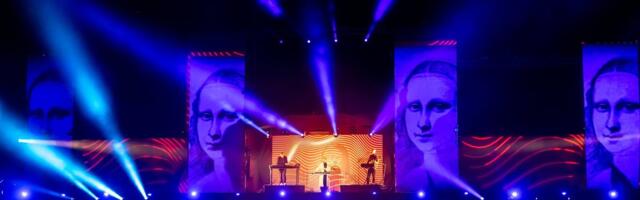 FOTOD | Kaunis vaatemäng! Pärnu valgusfestival Öövalgel meelitas Düüni suure rahvahulga