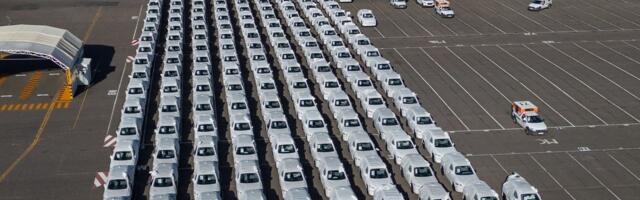 Vene autoturul käib järsk langus ja hiinlased panevad massiliselt esindusi kinni