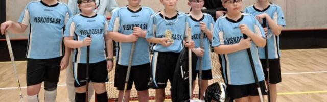 SAALIHOKI MM | Noortele saalihokimängijatele kaks võitu ja kaotus