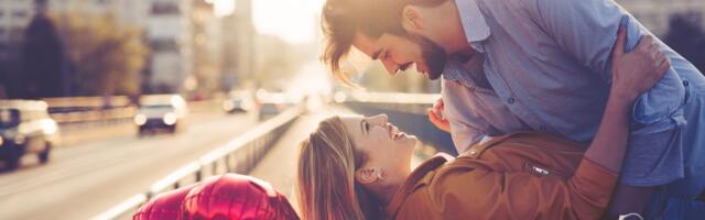 MILLISE SILMAVÄRVIGA naised on meeste silmis kõige seksikamad?