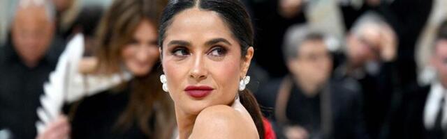 56-aastane Salma Hayek avaldab oma sileda näonaha saladuse