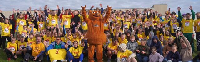 Hea­te­ge­vus­li­kul jook­sul Aru­kü­las osa­le­sid li­gi  300 õpi­last Aru­kü­la, Raa­si­ku ja Pi­ka­ve­re koo­li­dest