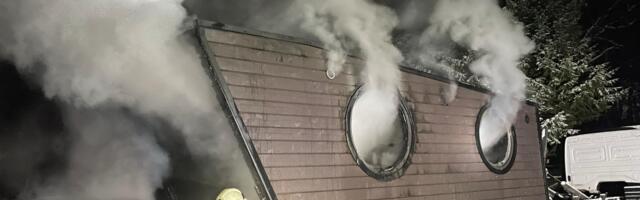 Järvamaa päästjad said väljakutse mobiilse sauna ja paberikonteineri põlengule