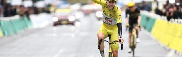 Viimasel etapil kaotusega leppinud Pogacar krooniti taas Touri võitjaks