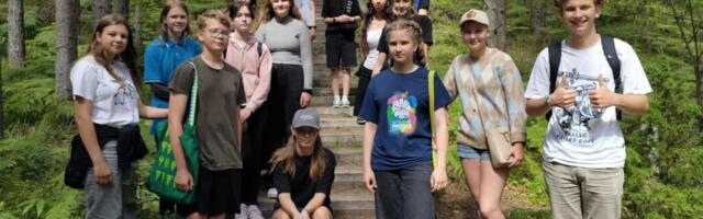 LOOVKIRJUTAMISE LAAGER | Hiiumaal sirgub häid noori kirjanikke