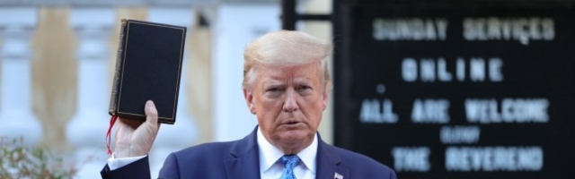 KARMID MEETMED: Trumpi teekond fotosessioonile vabastati pisargaasi ja šokigranaatidega. Pentagonis muretsetakse presidendi plaanide üle