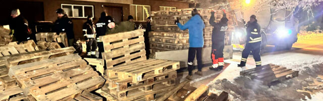 Galerii: Põltsamaal maju ohustava üleujutuse takistamiseks paigaldati 150 meetrit veetõkkeid