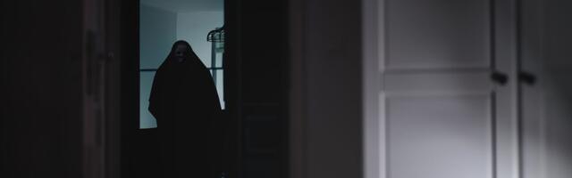 «Sekundi murdosa vältel ootan, et seal seisab härra Vari. Rumalus, ma tean»