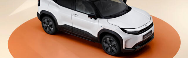 Pildid: Toyota uus elektriline linnamaastur pöörab peaaegu kohapeal ringi