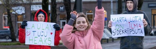 FOTOD | Eesti Laulu finaali pürgiva Marta Lotta heameeleavalduselt astusid läbi üksikud möödujad