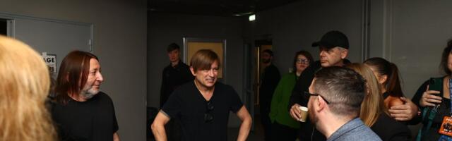 FOTOD | Vene kultusbänd Bi-2 kohtus enne kontserti oma fännidega. Vaata, mis lava taga toimus!