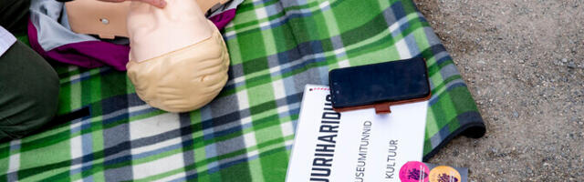 Galerii: kultuuriasutused korraldasid Tartus õppekäikude toetuseks meeleavalduse