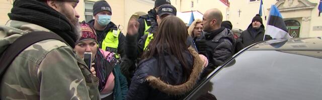 Reporter: Tallinnas liiklust seganud koroonakeeldude vastaste autokonvois sõitnud tegelasi ootavad ees järjekordsed rahatrahvid