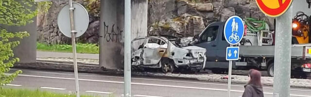 Vantaal sõitis auto vastu sillaposti ja hävis täielikult