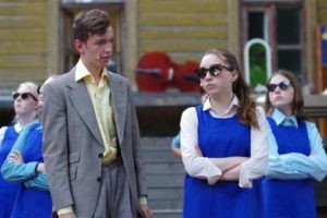 Romantika ja saatuse tumedad prillid