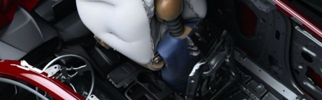 Honda uus turvapadi püüab kaassõitja pehmete "seinte" vahele