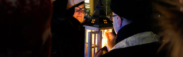 На Ратушной площади Нарвы зажгли главный символ рождественской поры