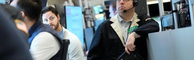 Tehnoloogiahiidude kukkumine ja naftahinna ralli tõmbasid Wall Streeti punasesse
