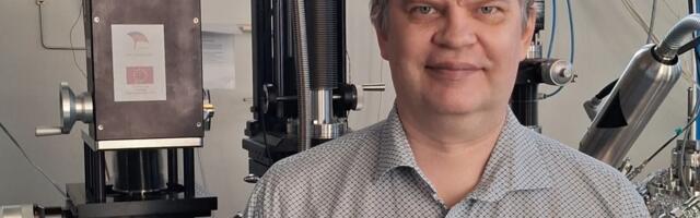 Materjaliteaduse professor Vambola Kisand räägib inauguratsiooniloengul antimikroobsete pinnakatete valmistamisest ja nende mõjust mikroobidele