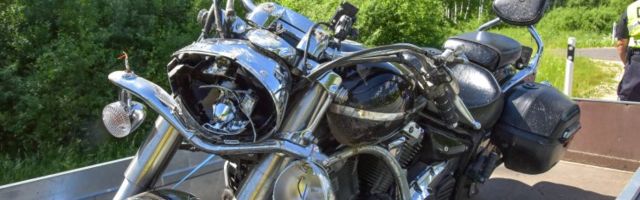 FOTOD | Viljandimaal sõitis mootorrattur otsa ootamatult teele jooksnud põdrale