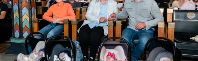 Raekojas toimunud nimetunnistuste üleandmisel sai üks pere korraga neli tunnistust