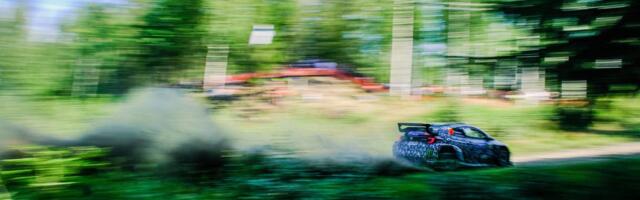 Rally Estonia võitja Oliver Solberg käis Soomes üle katuse ja katkestas