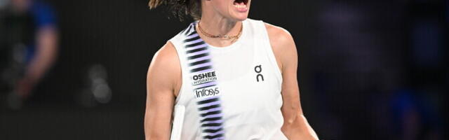 Hiinlannal kolm korda murda lubanud Swiatek pääses avaringis ehmatusega