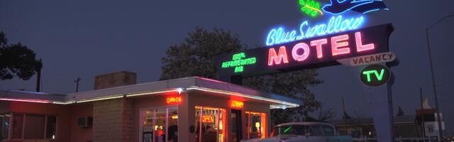 "Трасса 66. Америка по обе стороны дороги": мотели с сияющими неоновыми вывесками