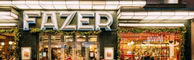 Fazerite suguvõsa multimiljonäri süüdistatakse kuritoes. Fotograafide eest põgenes ta peldikusse