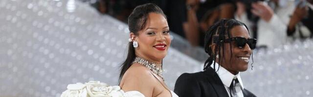ARMAS KLÕPS | Terve pere koos! Rihanna ja ASAP Rocky võtsid pojad suusapuhkusele kaasa